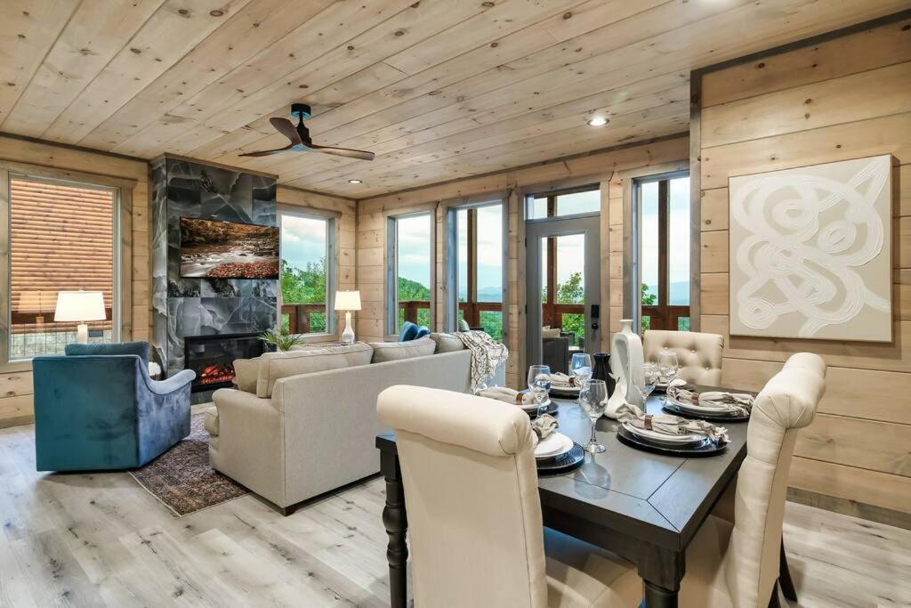 New Luxury Cabin With Stunning Mountainviews,Hottub, Firepit, Fireplace,2 Kingbeds, 2 Covereddecks,Bbqgrill, Shuffleboard And Pool Access Sevierville Zewnętrze zdjęcie