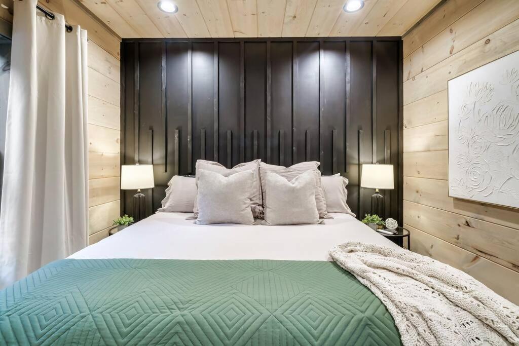 New Luxury Cabin With Stunning Mountainviews,Hottub, Firepit, Fireplace,2 Kingbeds, 2 Covereddecks,Bbqgrill, Shuffleboard And Pool Access Sevierville Zewnętrze zdjęcie
