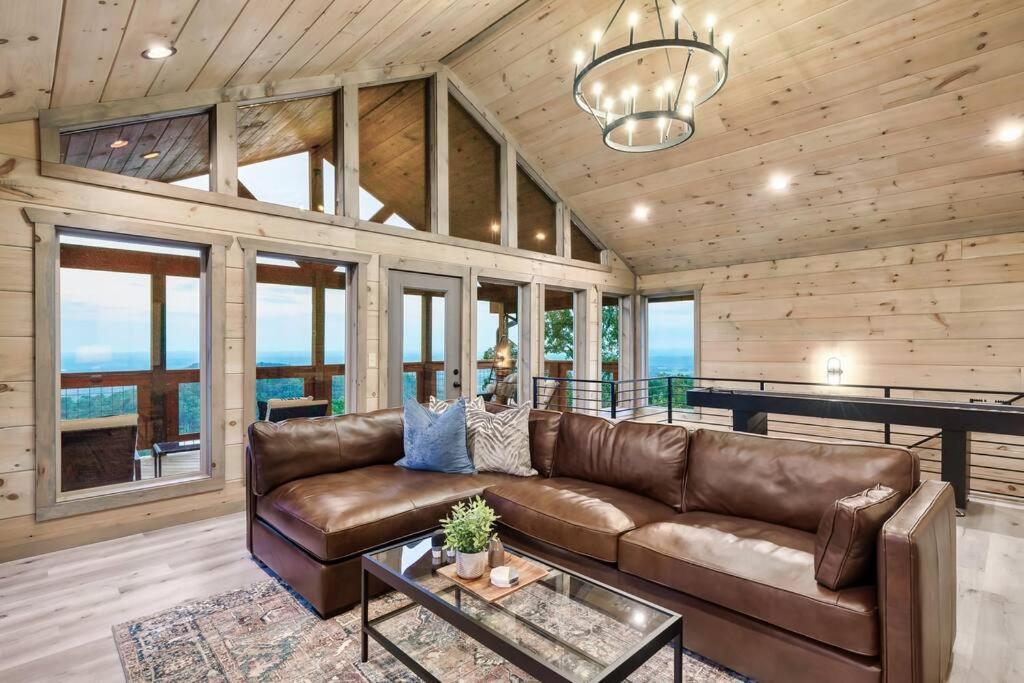New Luxury Cabin With Stunning Mountainviews,Hottub, Firepit, Fireplace,2 Kingbeds, 2 Covereddecks,Bbqgrill, Shuffleboard And Pool Access Sevierville Zewnętrze zdjęcie