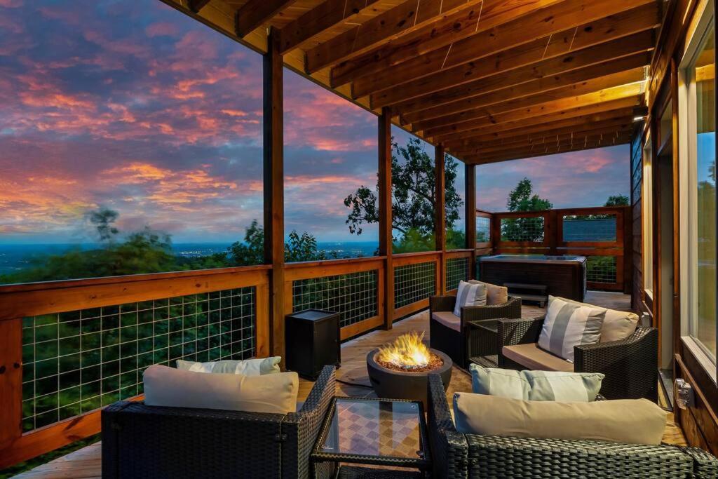 New Luxury Cabin With Stunning Mountainviews,Hottub, Firepit, Fireplace,2 Kingbeds, 2 Covereddecks,Bbqgrill, Shuffleboard And Pool Access Sevierville Zewnętrze zdjęcie