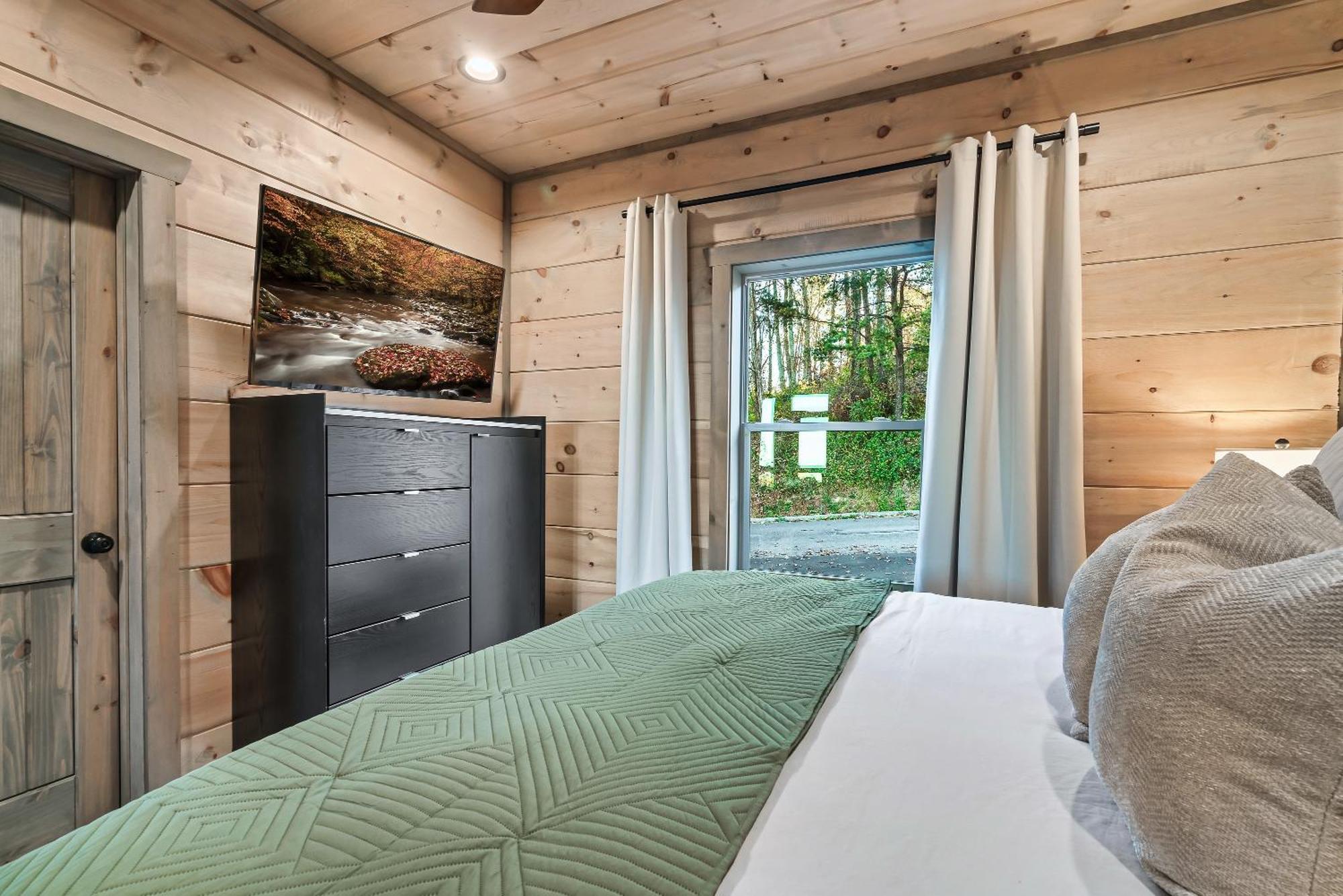New Luxury Cabin With Stunning Mountainviews,Hottub, Firepit, Fireplace,2 Kingbeds, 2 Covereddecks,Bbqgrill, Shuffleboard And Pool Access Sevierville Zewnętrze zdjęcie