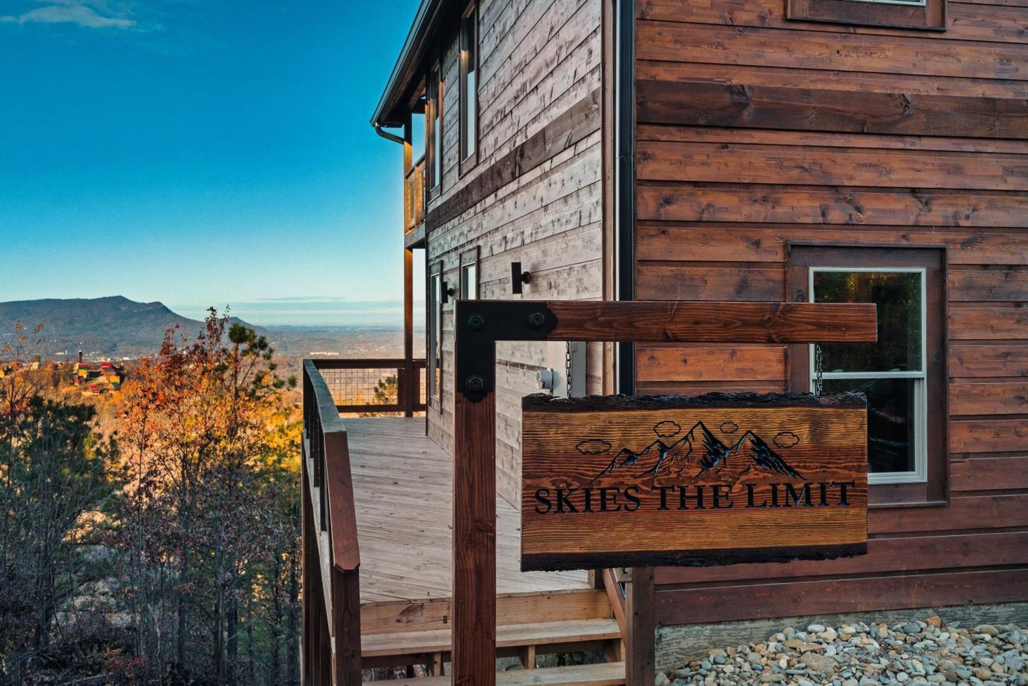 New Luxury Cabin With Stunning Mountainviews,Hottub, Firepit, Fireplace,2 Kingbeds, 2 Covereddecks,Bbqgrill, Shuffleboard And Pool Access Sevierville Zewnętrze zdjęcie